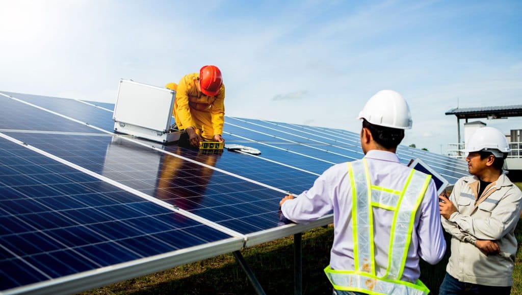 Specialists-Installing-Solar-Panels